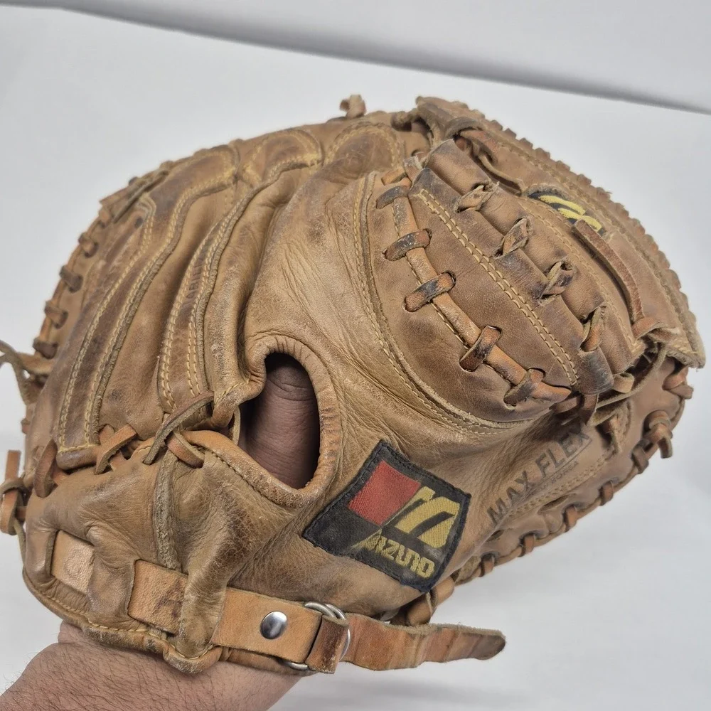 Mizuno MT1200 RHT Catchers Mitt  Leather  Professional Model Max Flex VTG Glove